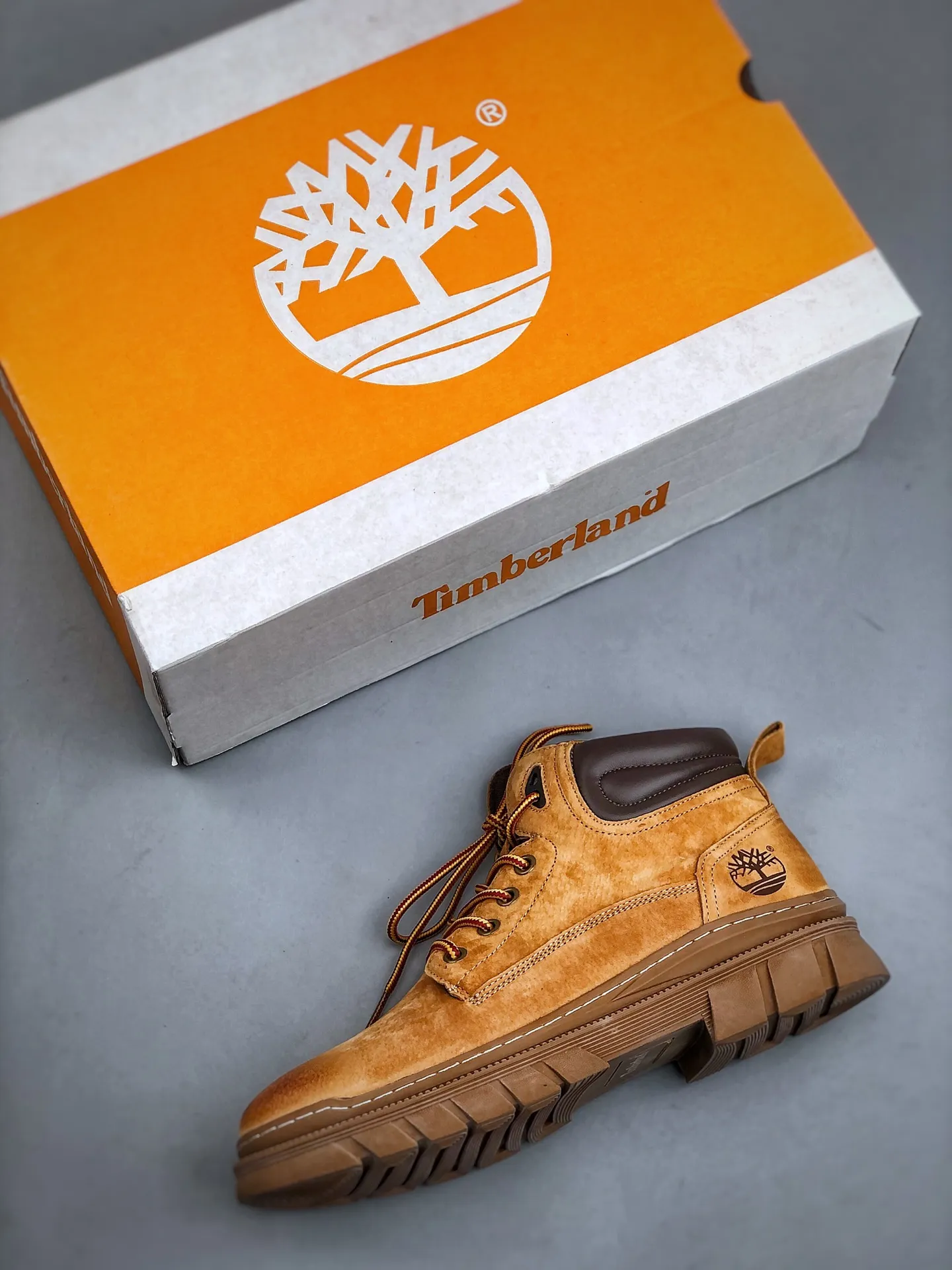Pick up locally 💰560 Support store Timberland outdoor mid-cut casual rhubarb boots Guangdong factory quality Original box original packaging The fabric is made of Italian 🇮🇹 top-grade frosted fine-grained cowhide. It is paired with anti-odor and anti-corrosion genuine leather latex insoles to give you a perfect wearing experience. High-quality and durable, a must-have for sportsmen. Specially designed to treat handsome men. High-quality and first-class foot feel. Size: 39 40 41 42 43 44 (leather shoe size)